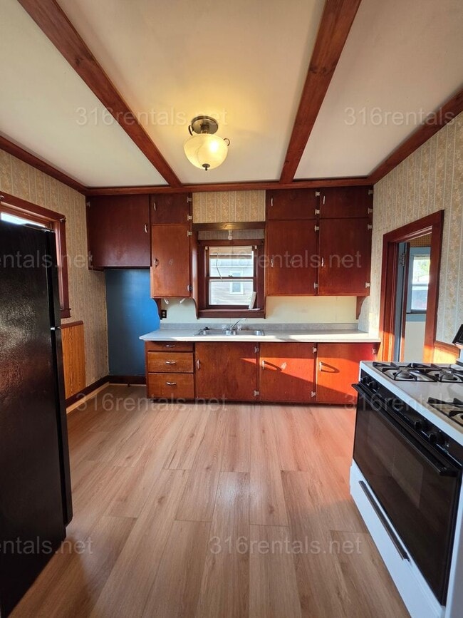 Photo - 112 N Kansas Ave