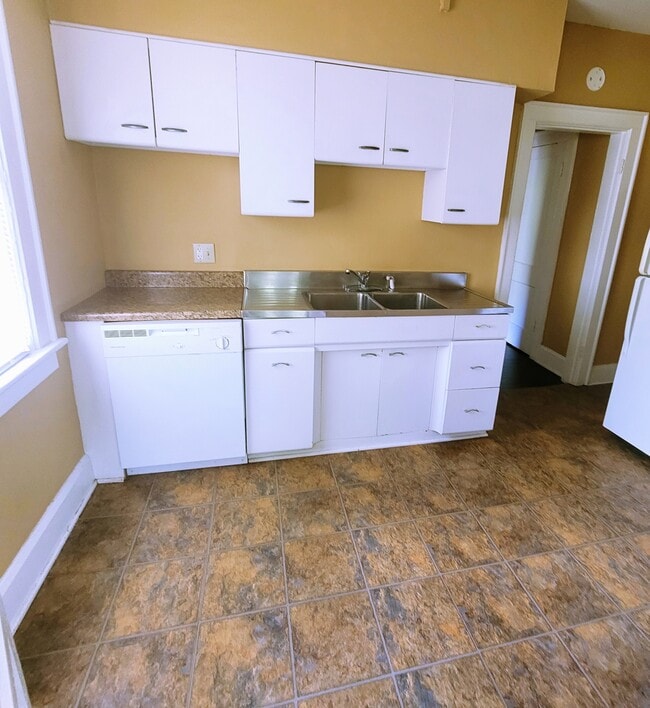 Kitchen & Dishwasher - 352 E 20th Ave Unit 352.5 E 20th Avenue