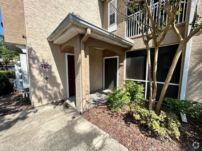 Building Photo - Lovely 2/2 Ground Floor Condo For Rent in ...