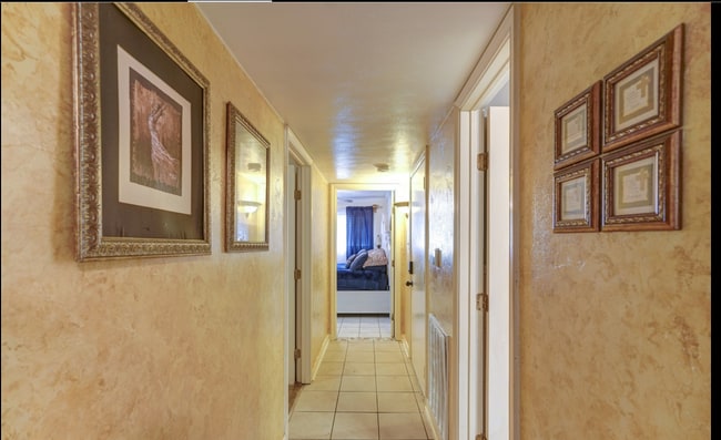Photo - 518 Westshire Dr