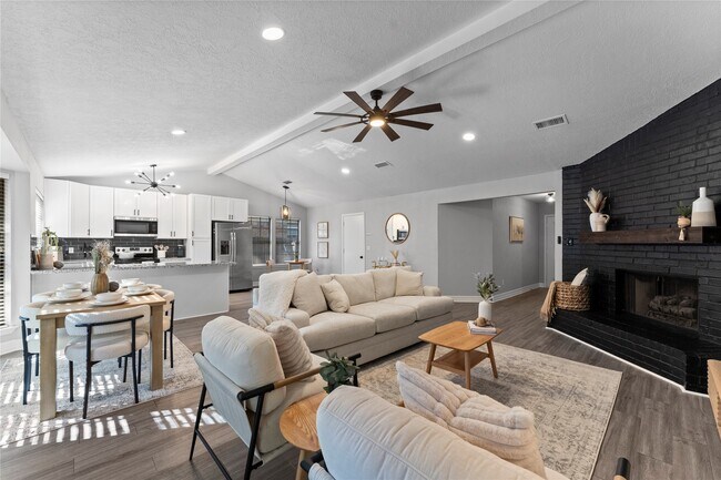 Photo - 17 S Greenbud Ct