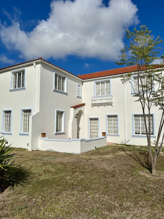 Building Photo - 949 S Ohio Ave