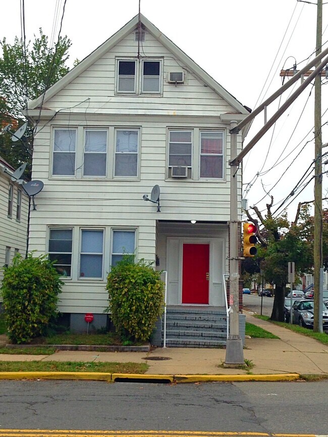 Photo - 245 Hamilton St Apartments Unit 2B