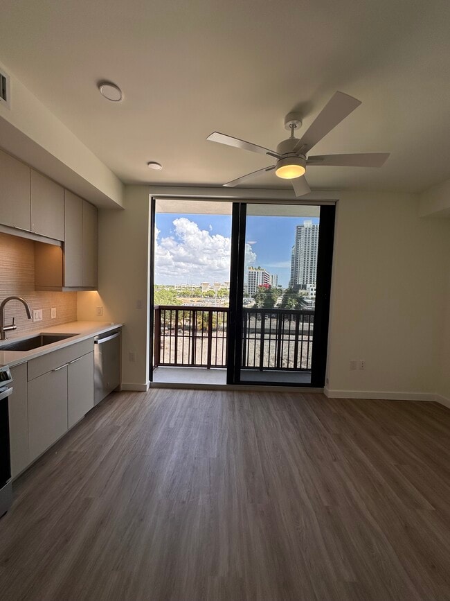 Photo - 235 NE 27th St Unidad S2