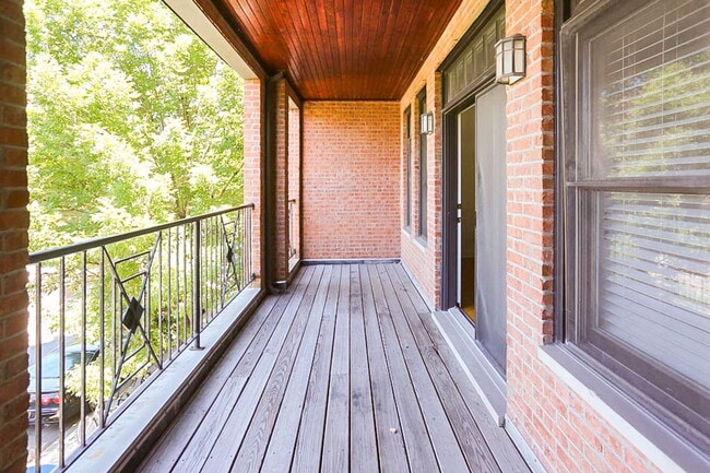 Building Photo - 3829 N Southport Ave Unit 2