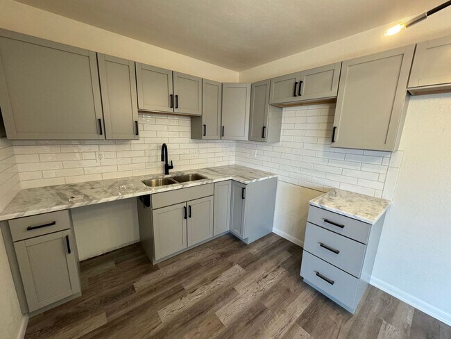 Photo - Beautiful 3/2 in Independence