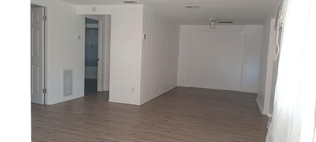 Photo - 131 E Camphor St