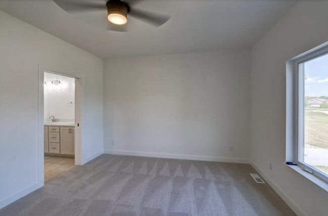 Photo - 801 Vineyard Ct