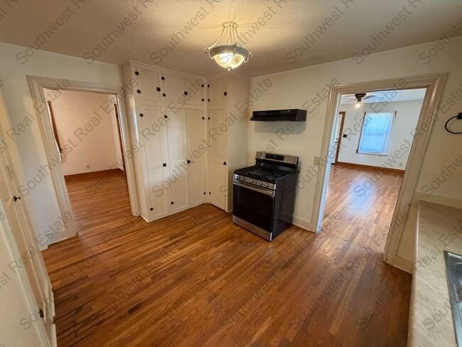 Photo - Spacious 2 bedroom 1 bath with a shop