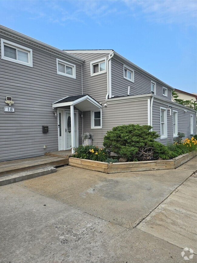 Building Photo - 18 Julian Pl Unit Main Rental