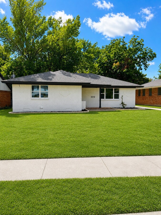 Photo - 2212 Larry Dr
