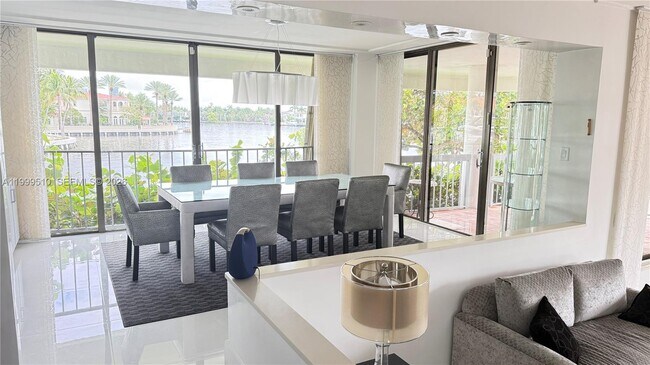 Photo - 19707 Turnberry Way Unidad TH-6