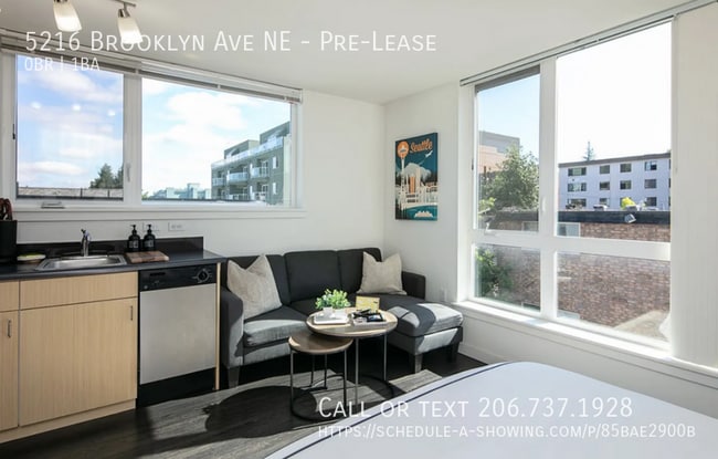 Building Photo - 5216 Brooklyn Ave NE Unit Pre-Lease