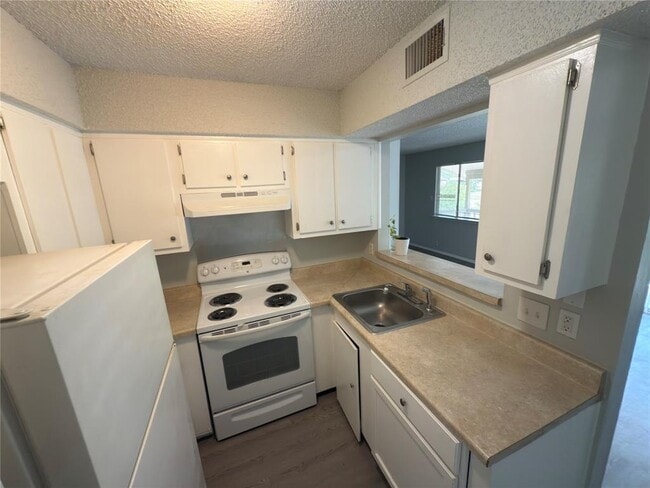 Photo - 8907 Parkfield Dr Unit 203