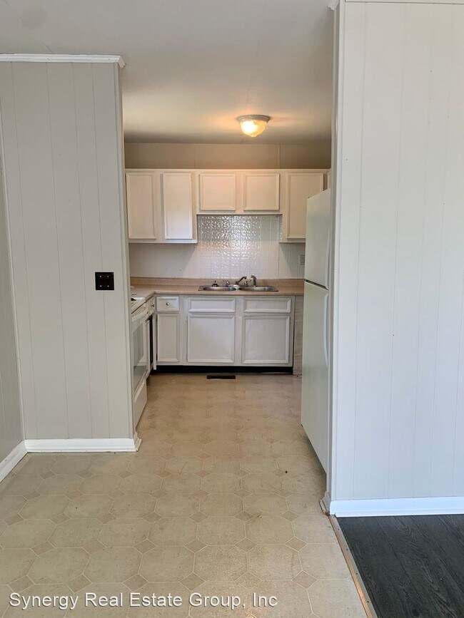 Photo - 2 br, 1 bath House - 411 Cedarvalley Drive