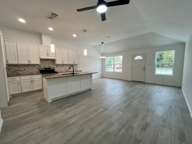 Photo - 5706 Howell St