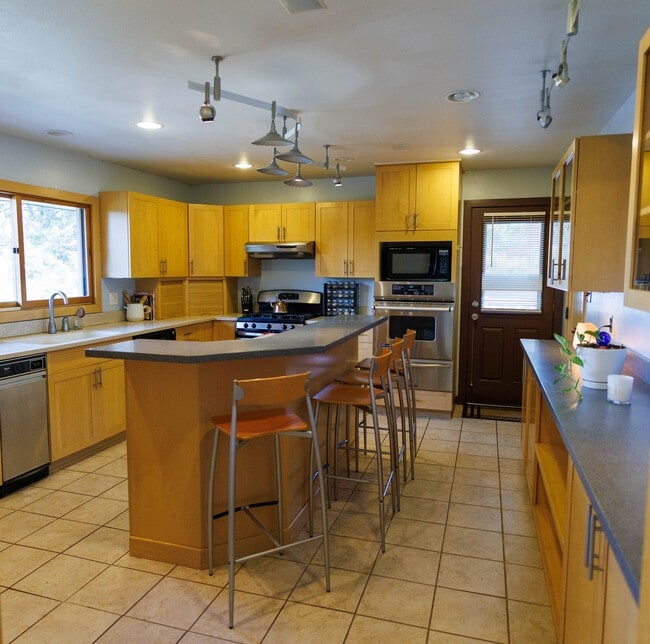 Photo - 2750 Greenbriar Dr