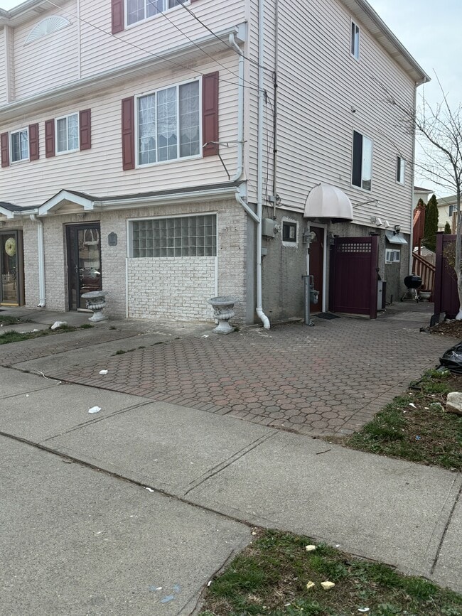 Photo - 27 Oceanside Ave