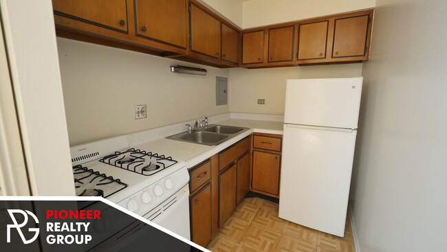 Photo - 665 W Wrightwood Ave Unit #660-506