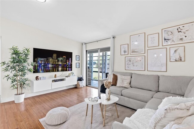 Building Photo - 9731 Hammocks Blvd Unit 206B Rental