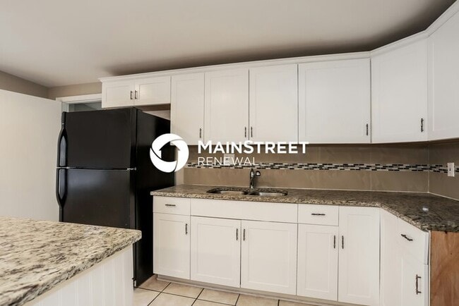 Photo - 3 Bedroom Pet-Friendly Home in ST PETERSBURG, FL with Main Street Renewal