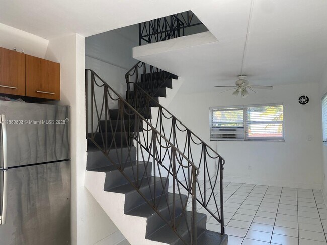 Building Photo - 421 NE 68th St Unit 14