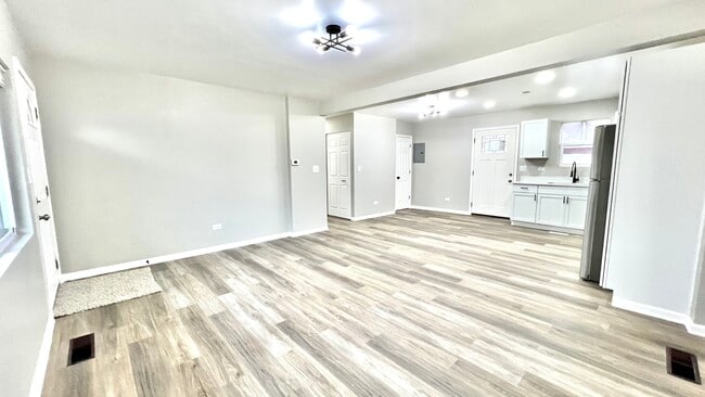 Photo - 859 Foran Ln