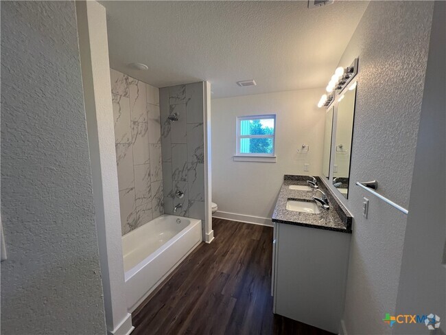 Building Photo - 1830 Royal Loop Rental