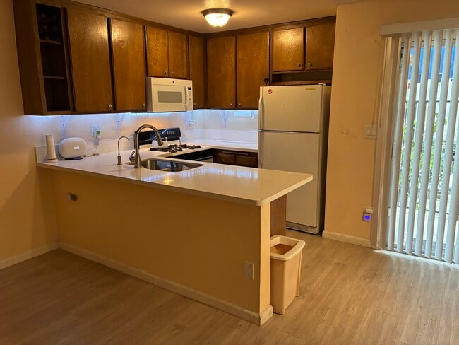 Photo - 18530 Hatteras St Unidad 108