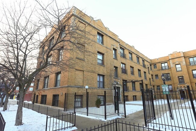 Photo - 732 W Roscoe St Condo Unit S4