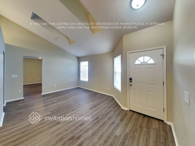 Photo - 176 Edgewater Cir