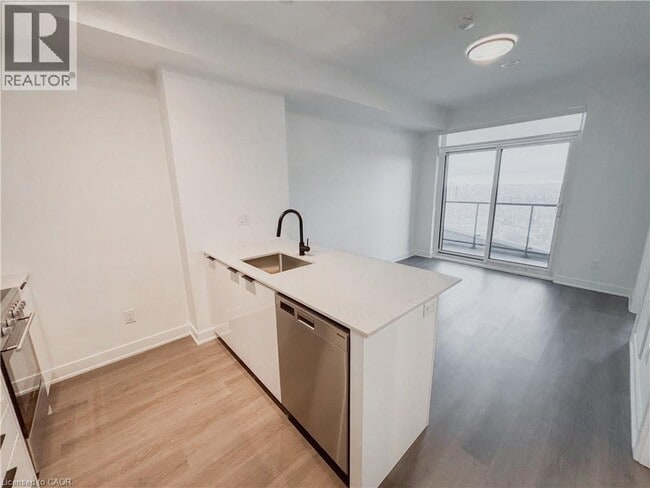 Photo - 25 Wellington St S Unité 1602