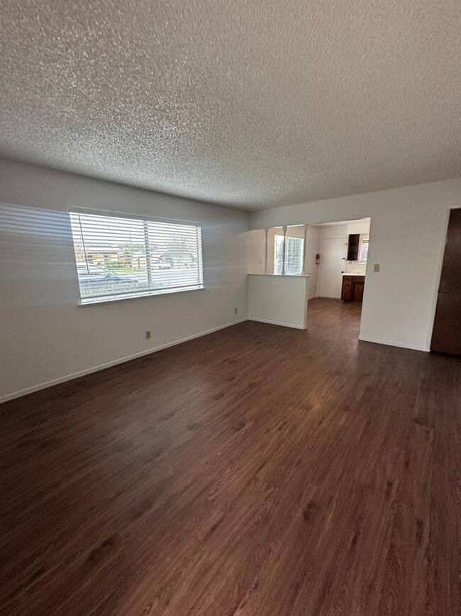 Photo - 220 Pollasky Ave