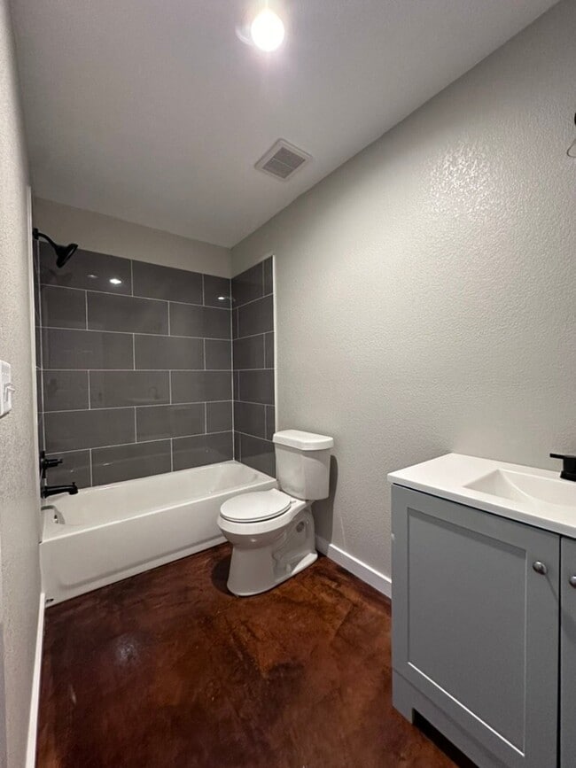 Photo - 900 W Highland Ave Unidad C