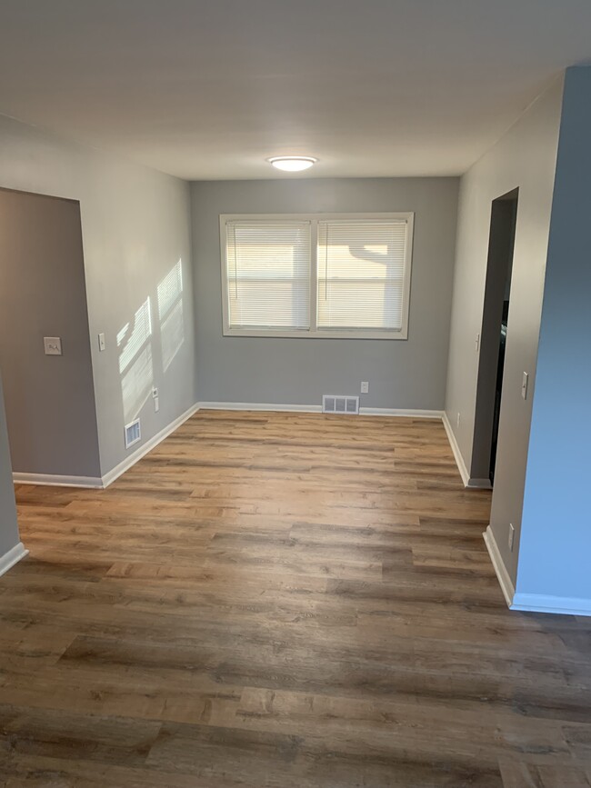 Photo - 5623 Sprague St