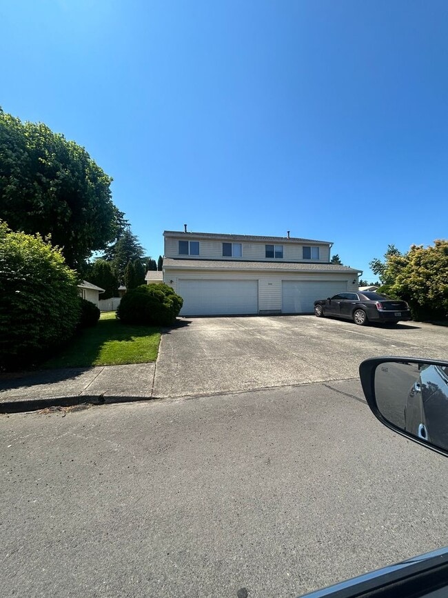 Building Photo - WeakleyG 808 Unit A Rental