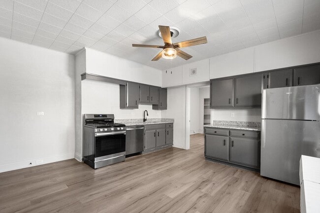 Building Photo - Beautiful 3 bedroom in McKees Rocks availa... Rental