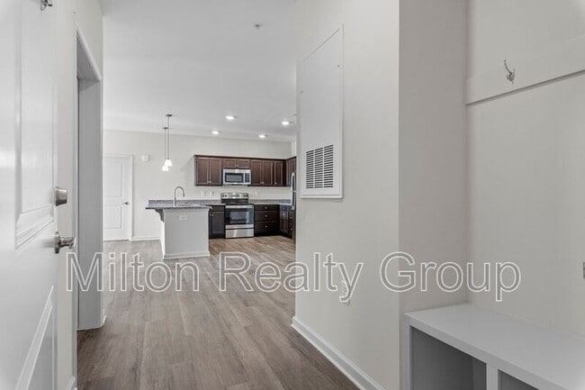 Photo - 170 Grove Cir Unidad Apt. 201