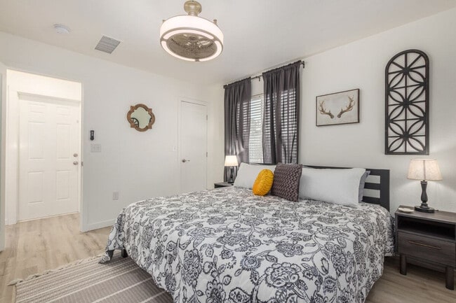Photo - 1813 N 75th Pl Unit SI ID1558624P