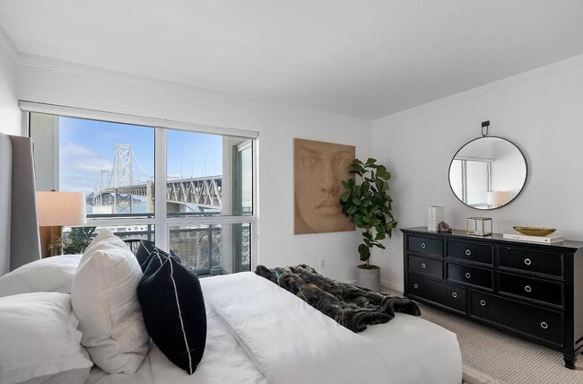 Photo - Contemporary Unit with High-End Features