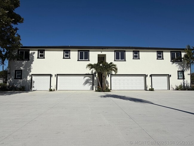 Building Photo - 1112 White Pine Dr