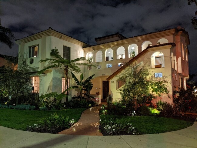 Your New Home at the End of a Long Day... - 1103 S Crescent Heights Blvd House