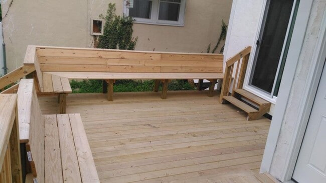 Baraja completa - 144 E Tompkins St