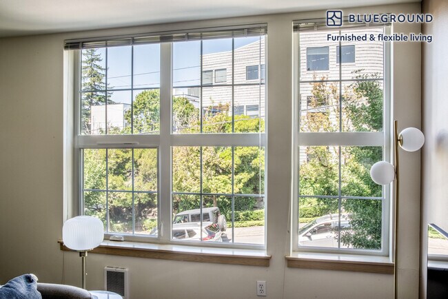 Photo - 3920 Stone Way N Unidad FL4-ID624