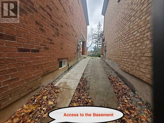 Photo - 3784 Forest Bluff Crescent