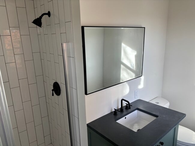 Building Photo - 18377 Pleasant View Dr