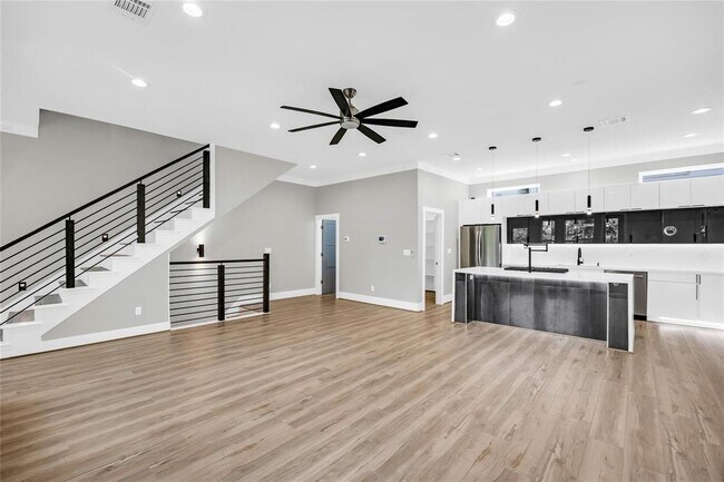 Photo - 604 W 28th St Casa