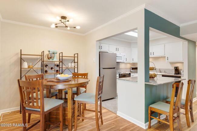 Photo - 211 Versailles Blvd Unit 5