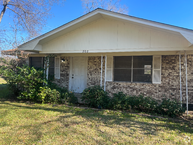 Building Photo - 202 Holly Ridge Dr Rental