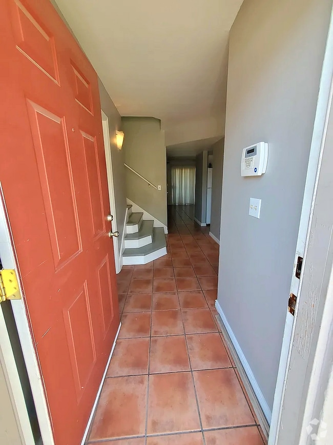 Building Photo - 609 W 13th St Rental
